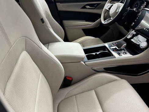 Used 2024 Jaguar F-PACE R-Dynamic S image 32