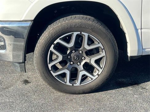 Used 2025 RAM 1500 Laramie image 12