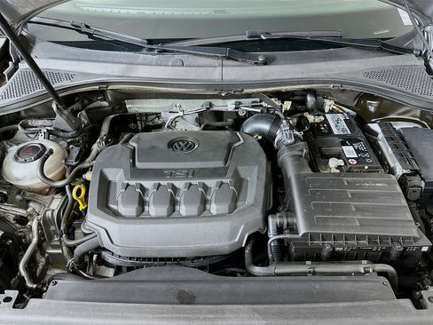 Used 2019 Volkswagen Tiguan SE w/ Panoramic Sunroof Package image 32