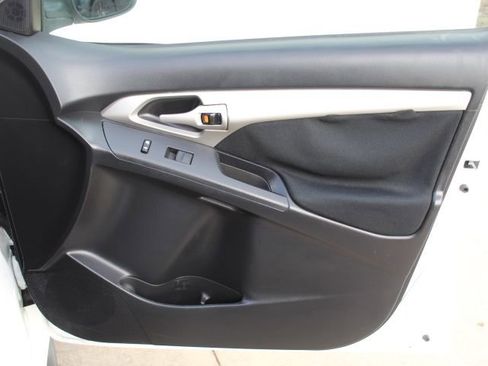 Used 2009 Pontiac Vibe Base w/ Sun And Sound Package image 34