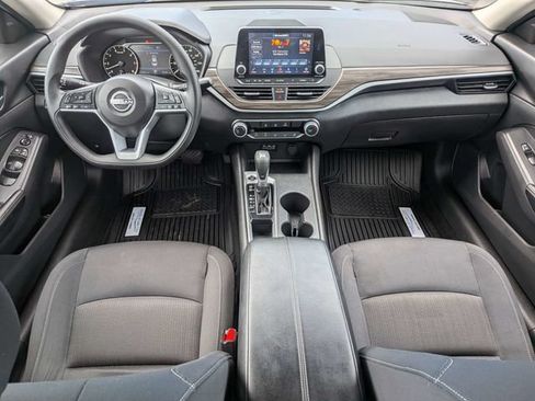Used 2025 Nissan Altima 2.5 SV FWD image 17