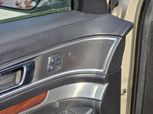 Used 2017 Ford Explorer Platinum image 19