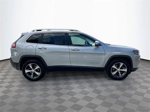 Used 2019 Jeep Cherokee Limited image 8