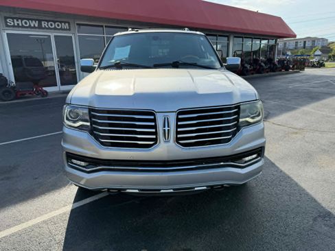 Used 2016 Lincoln Navigator Select AWD/4WD image 3
