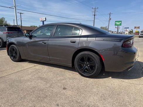 Used 2022 Dodge Charger SXT w/ Leather Interior Group RWD image 9