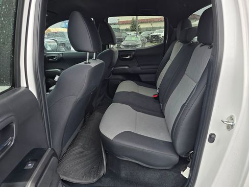 Used 2022 Toyota Tacoma TRD Off-Road image 16