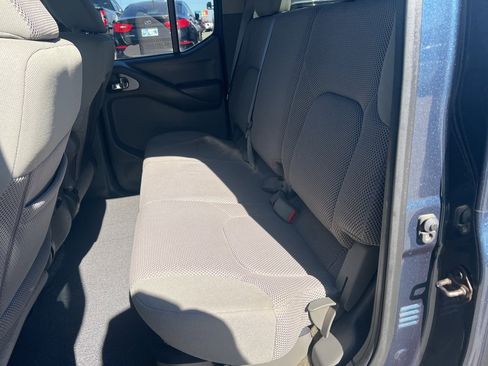 Used 2013 Nissan Frontier SV image 8