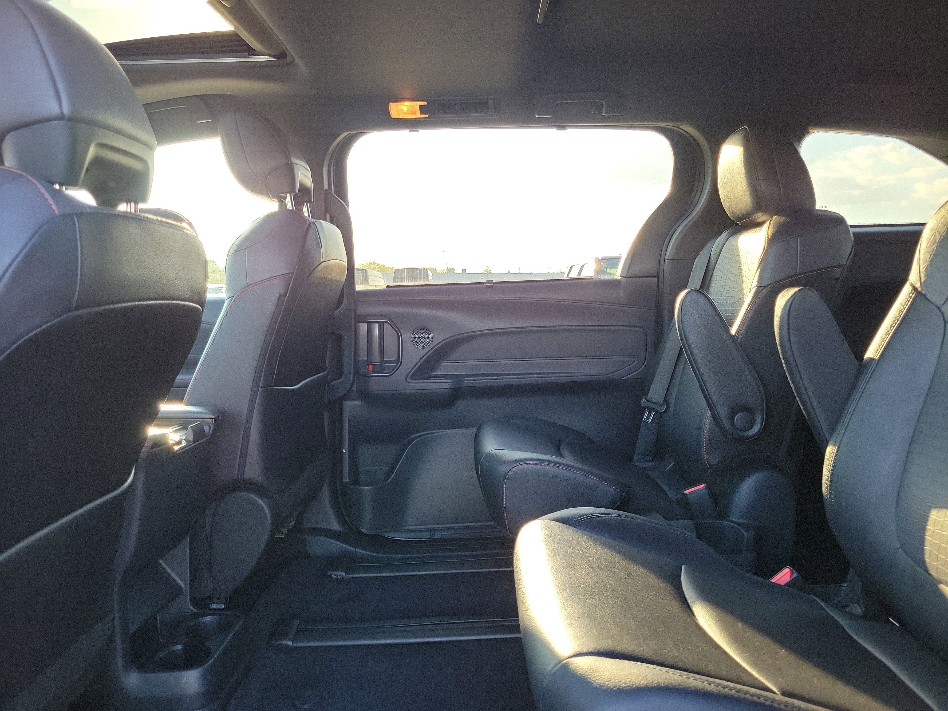 Used 2023 Toyota Sienna XSE FWD image 11