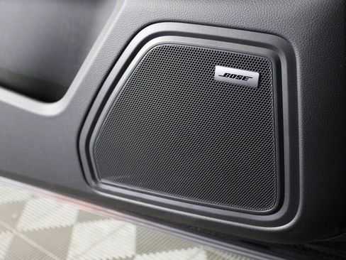 Certified 2025 Porsche Macan AWD/4WD image 16