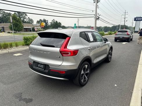 Certified 2025 Volvo XC40 B5 Plus AWD/4WD image 5