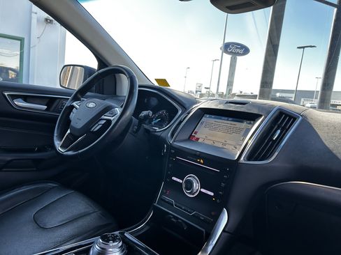 Used 2019 Ford Edge Titanium image 14