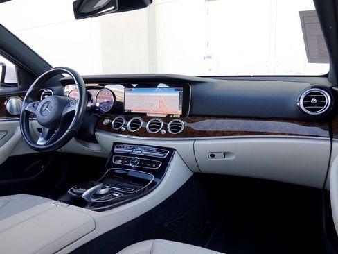 Used 2017 Mercedes-Benz E 300 4MATIC image 7
