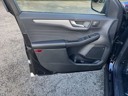 New 2025 Ford Escape SE w/ PHEV Premium Package FWD image 18