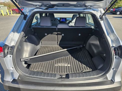 Used 2024 Toyota Corolla Cross AWD Hybrid image 18