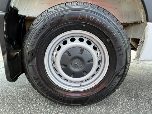Used 2024 Mercedes-Benz Sprinter 2500 image 26
