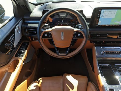 Used 2025 Lincoln Aviator Black Label AWD/4WD image 17