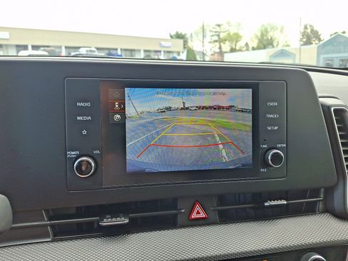 Used 2024 Kia Sportage LX image 17