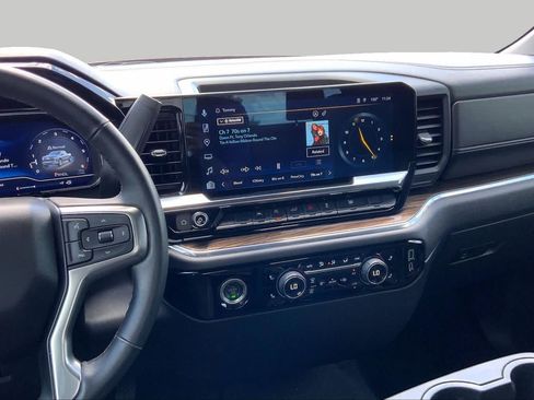 Used 2023 Chevrolet Silverado 1500 LT RWD image 7