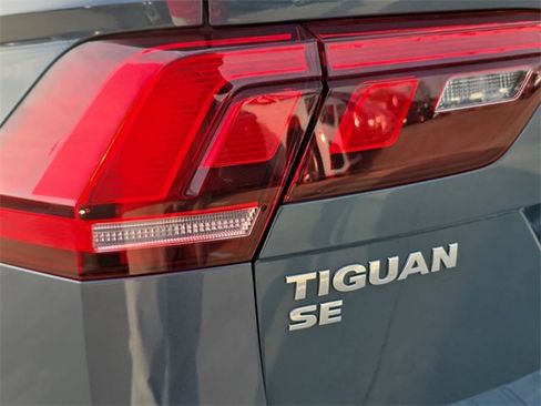 Used 2019 Volkswagen Tiguan SE w/ Panoramic Sunroof Package image 38