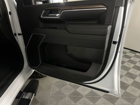 Used 2025 Chevrolet Silverado 2500 LT w/ Convenience Package image 33