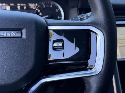 Used 2023 Land Rover Discovery Sport SE image 21
