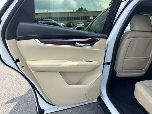 Used 2017 Cadillac XT5 Luxury w/ Driver Awareness Package FWD image 22