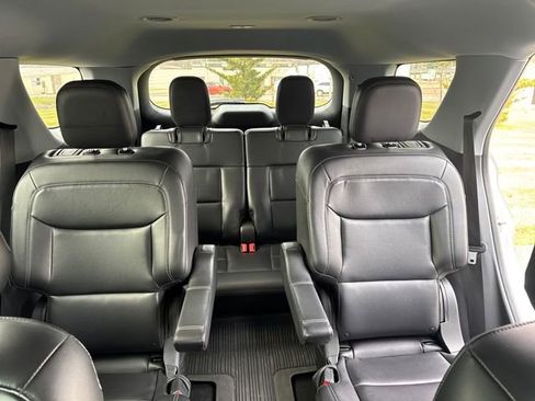 Used 2022 Ford Explorer XLT w/ Equipment Group 202A image 36