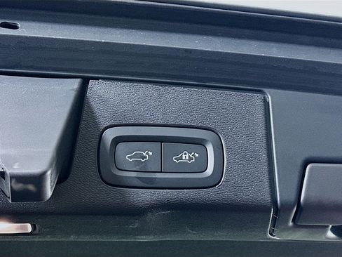 Used 2025 Volvo XC60 B5 Plus image 30