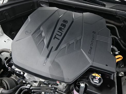 Used 2025 Genesis G70 2.5T RWD image 27