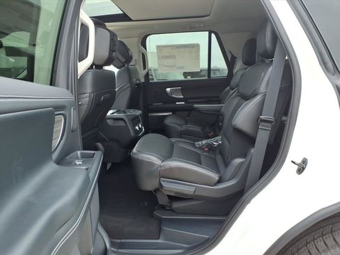 New 2026 Ford Expedition Platinum image 17