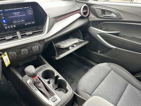 Certified 2024 Chevrolet Trax RS w/ Driver Confidence Package FWD image 31