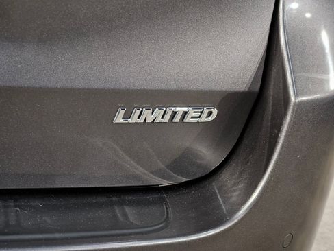 Used 2018 Toyota Sienna Limited image 36