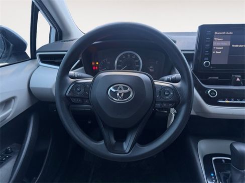 Used 2022 Toyota Corolla LE image 12