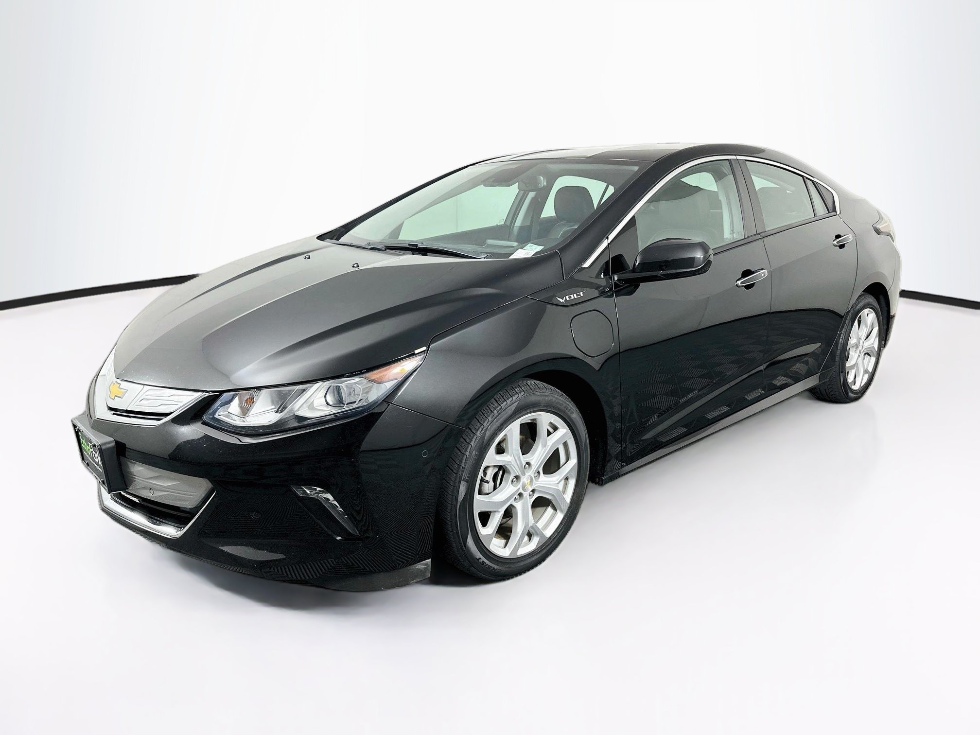 Used 2018 Chevrolet Volt Premier w/ Driver Confidence Package FWD image 3
