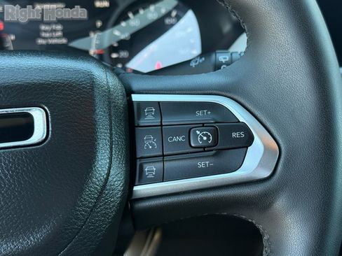 Used 2025 Jeep Compass Limited image 18