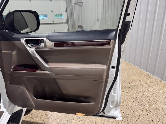 Used 2017 Lexus GX 460 Luxury w/ Preferred Accessory Package AWD/4WD image 23