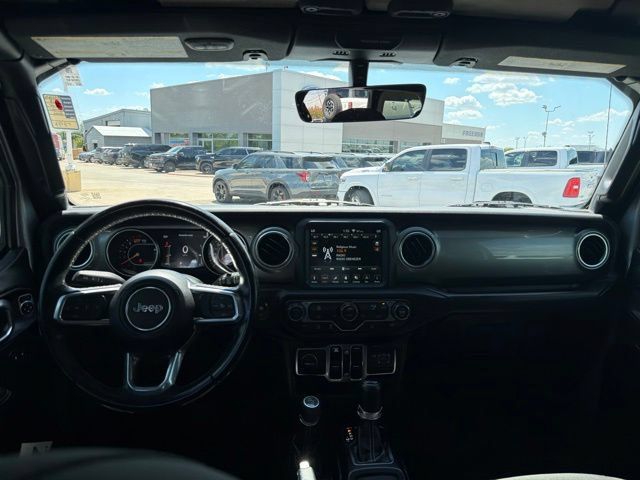Used 2018 Jeep Wrangler Unlimited Sahara AWD/4WD image 9