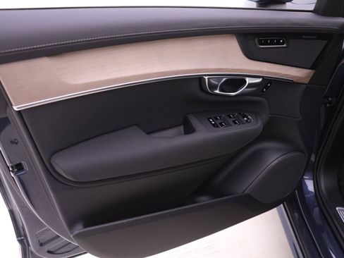 New 2026 Volvo XC90 T8 Plus w/ Protection Package Premier image 10