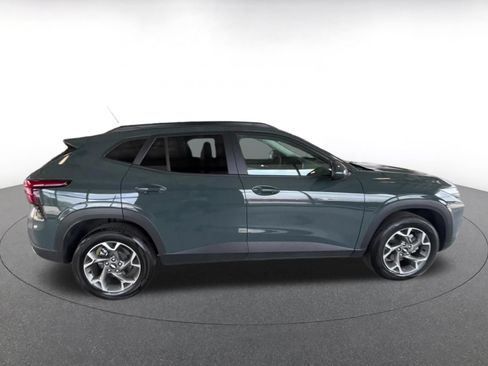 Used 2025 Chevrolet Trax LT FWD image 16