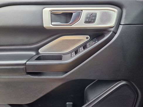 Used 2020 Ford Explorer Platinum w/ Premium Technology Package AWD/4WD image 33