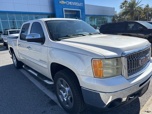 Used 2010 GMC Sierra 1500 SLT w/ White Diamond Tricoat Edition image 3