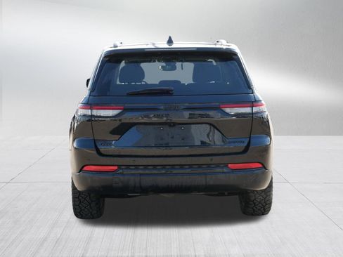 Used 2023 Jeep Grand Cherokee Limited w/ Black Appearance Package image 6