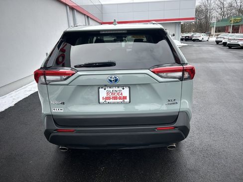Used 2022 Toyota RAV4 XLE Premium image 6