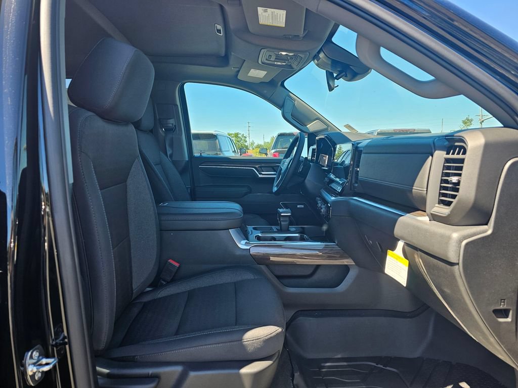 New 2026 Chevrolet Silverado 1500 RST w/ Redline Edition AWD/4WD image 11