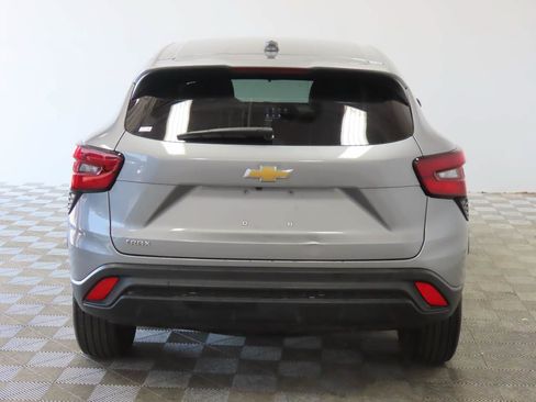 Used 2025 Chevrolet Trax LS FWD image 4