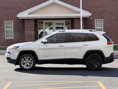 Used 2018 Jeep Cherokee Latitude Plus image 8