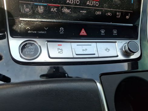 Used 2024 Audi Q8 Prestige w/ Prestige Package AWD/4WD image 16