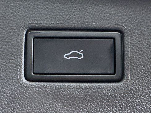 Used 2024 Volkswagen Tiguan Wolfsburg Edition image 29