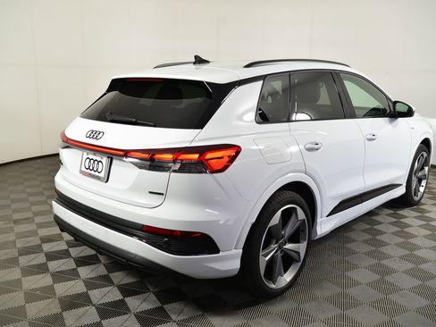 Used 2025 Audi Q4 e-tron Prestige w/ Black Optic Package image 9