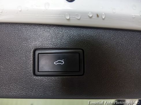 Used 2022 Volkswagen Tiguan SE AWD/4WD image 22